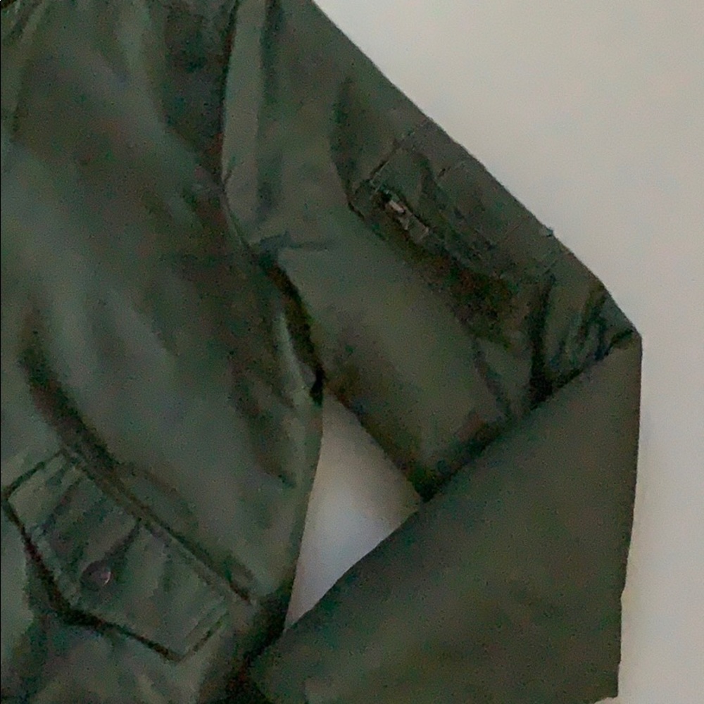 Hollister Army Green Jacket. Junior size Medium - Picture 4 of 7